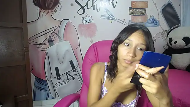 Snapshot of EMMA_SWEETT1 chatting on September 22, 12:47 pm EMMA SWEETT1 online show from September 22, 12:47 pm