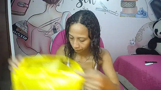 Snapshot of EMMA_SWEETT1 chatting on September 24, 12:37 pm EMMA SWEETT1 online show from September 24, 12:37 pm