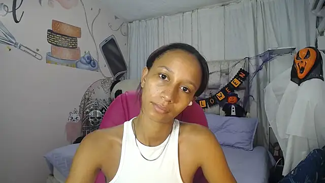 Snapshot of EMMA_SWEETT1 chatting on October 11, 6:21 pm EMMA SWEETT1 online show from October 11, 6:21 pm
