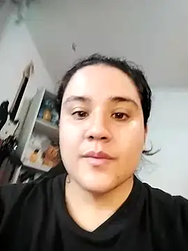 ItsNaiixa online show from April 29, 10:37 pm