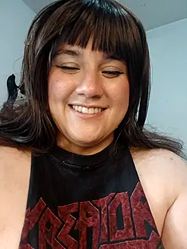 ItsNaiixa online show from April 11, 7:45 am