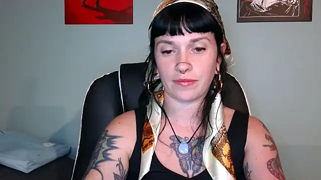 Snapshot of Marcelinegoddess chatting on October 19, 2:35 am Marcelinegoddess online show from October 19, 2:35 am