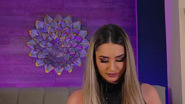 LoraDevine online show from January 8, 8:35 pm