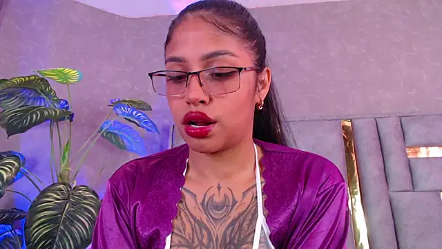 Snapshot of JuliaRose_ks chatting on October 2, 12:43 pm JuliaRose ks online show from October 2, 12:43 pm