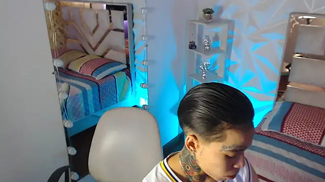 Jonesliam23 online show from April 25, 8:28 pm