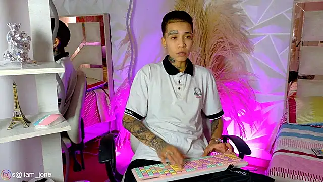 Jonesliam23 online show from July 9, 7:49 pm