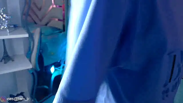 Jonesliam23 online show from June 30, 8:19 pm