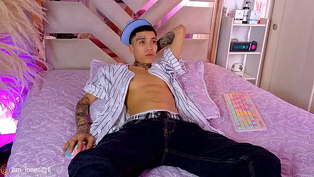 Jonesliam23 online show from August 1, 8:22 pm