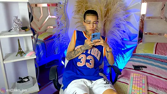 Jonesliam23 online show from July 6, 7:05 pm
