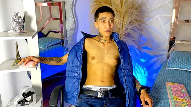 Jonesliam23 online show from July 16, 7:29 pm