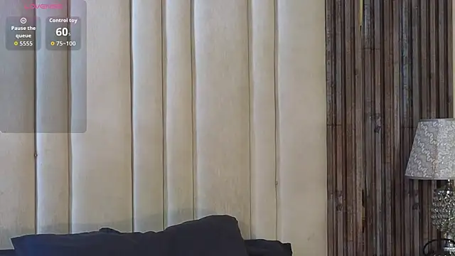 adaraSmiith online show from April 21, 2:13 pm