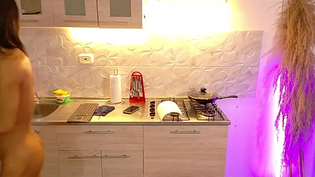 rose scottt online show from July 13, 12:44 am