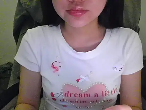 Snapshot of Yin-girl chatting on September 30, 8:35 pm Yin-girl online show from September 30, 8:35 pm