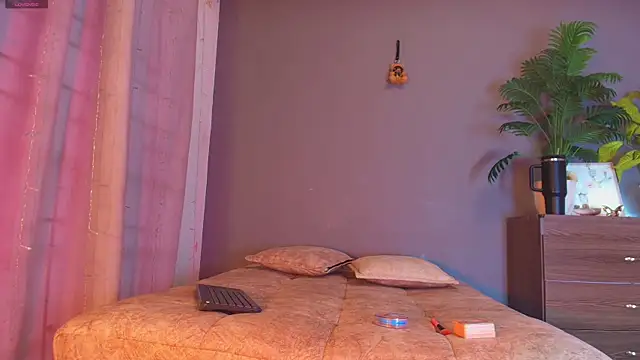 jade brunnette online show from April 24, 8:22 pm