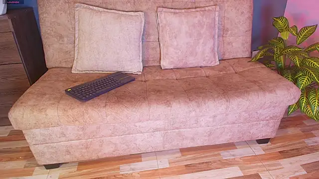 jade brunnette online show from April 22, 8:17 pm