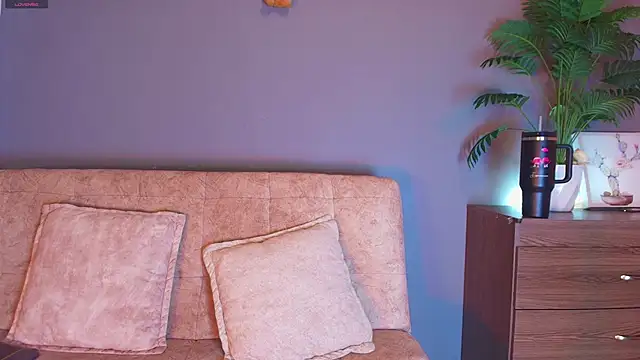 jade brunnette online show from April 20, 8:23 pm