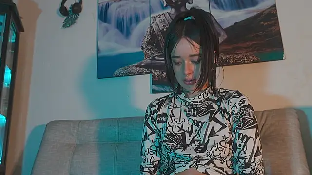 ariana-white- online show from April 28, 1:04 pm