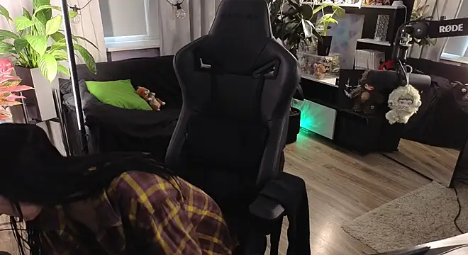 KiraLiLime online show from April 23, 6:32 am