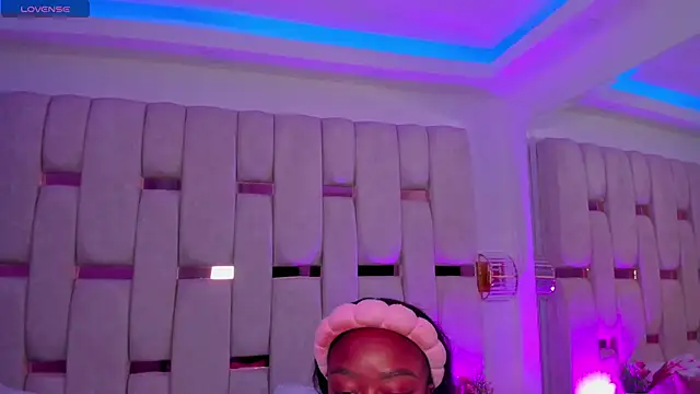 mia schwarz online show from April 26, 1:53 pm