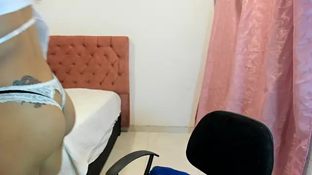 Snapshot of ateneawilliams chatting on October 12, 5:43 am ateneawilliams online show from October 12, 5:43 am