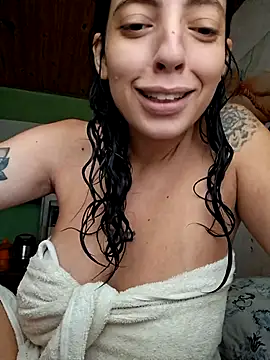 Snapshot of Sweet-diamondxxx chatting on October 31, 2:32 pm Sweet-diamondxxx online show from October 31, 2:32 pm