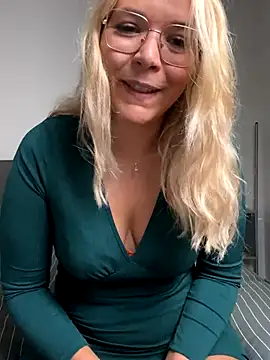 Snapshot of EmyLana chatting on September 21, 7:29 am EmyLana online show from September 21, 7:29 am