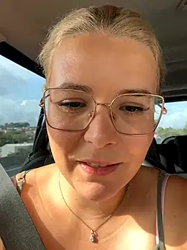 Snapshot of EmyLana chatting on September 9, 2:39 pm EmyLana online show from September 9, 2:39 pm