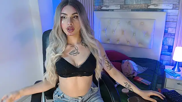 Snapshot of amapola_hs chatting on October 14, 10:56 pm amapola hs online show from October 14, 10:56 pm