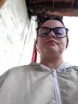 Im Amelia online show from April 21, 12:01 pm