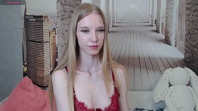 Cutieblondegirl online show from July 25, 3:19 pm