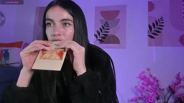 samy lewis online show from April 11, 5:46 am