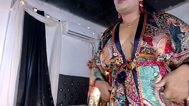 Kyara Queen online show from April 21, 5:42 pm