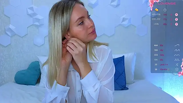 Lynna Sparks online show from October 2, 2:16 am