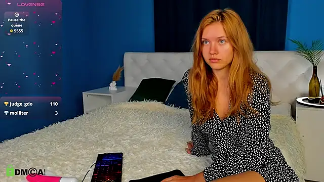 Eva  Lewis online show from September 28, 12:39 am