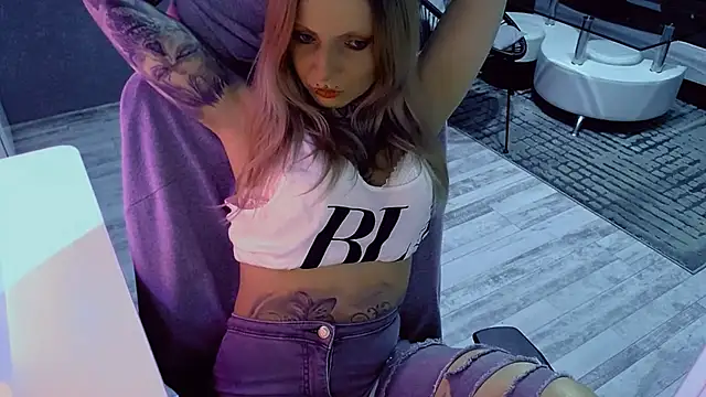 InesGold online show from April 19, 8:11 pm