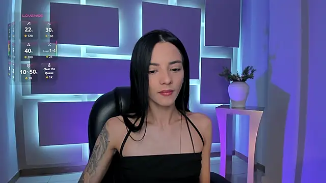 HannahJamesX online show from March 10, 1:15 pm