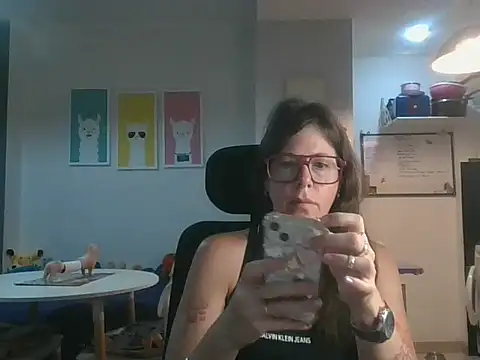 Snapshot of Calentandote chatting on October 19, 7:54 am Calentandote online show from October 19, 7:54 am