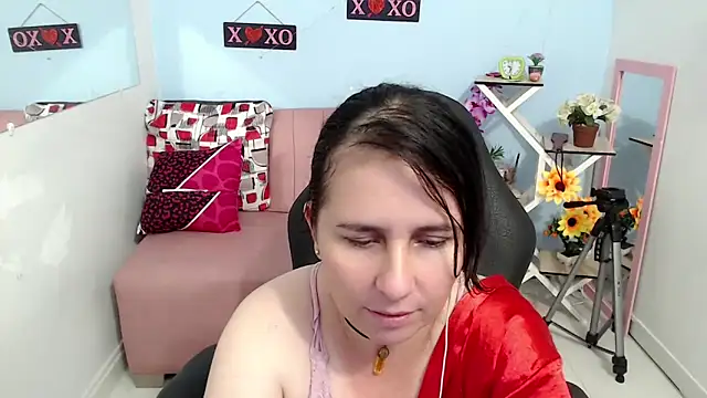 Snapshot of victoria_jones chatting on October 4, 5:06 pm victoria jones online show from October 4, 5:06 pm