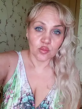 IsabellaBoni online show from June 16, 6:36 am