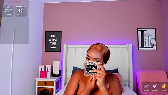 Snapshot of Britanymooree chatting on October 7, 8:24 pm Britanymooree online show from October 7, 8:24 pm