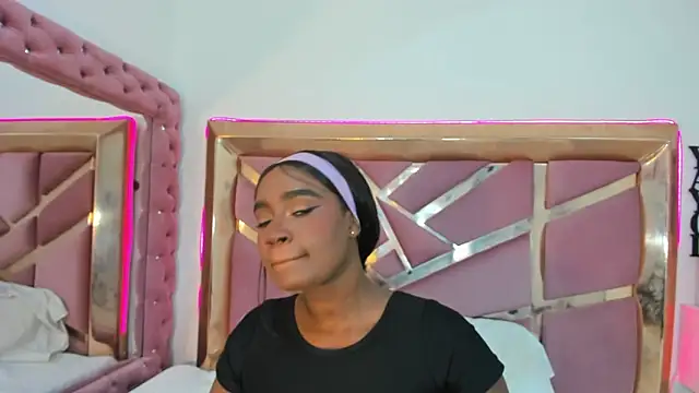 Britanymooree online show from April 23, 12:41 am