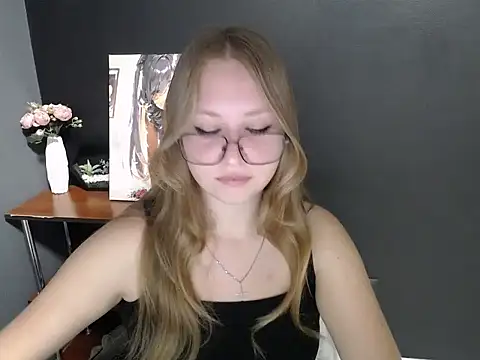Snapshot of lady_minx chatting on September 15, 7:16 am lady minx online show from September 15, 7:16 am