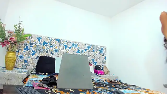 mia foxts online show from March 8, 4:44 pm