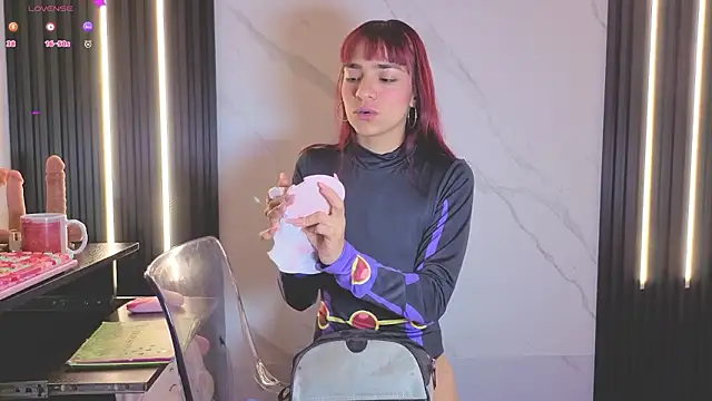 Scarlet Red  online show from February 1, 12:26 pm