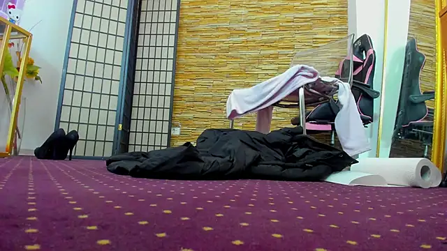 AishaRouhi online show from December 16, 7:47 am