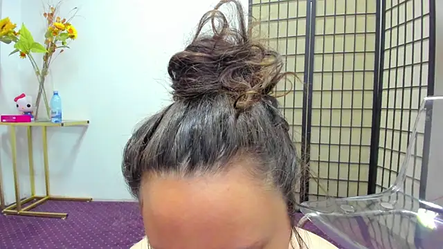 AishaRouhi online show from April 21, 4:30 am