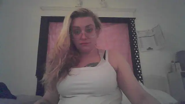 Lalalynn online show from April 29, 6:24 pm