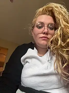 Lalalynn online show from March 3, 3:40 pm