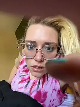 Lalalynn online show from April 9, 5:07 pm