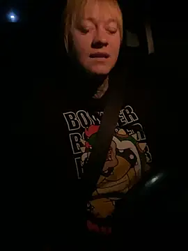 poussichienne online show from April 28, 2:27 am